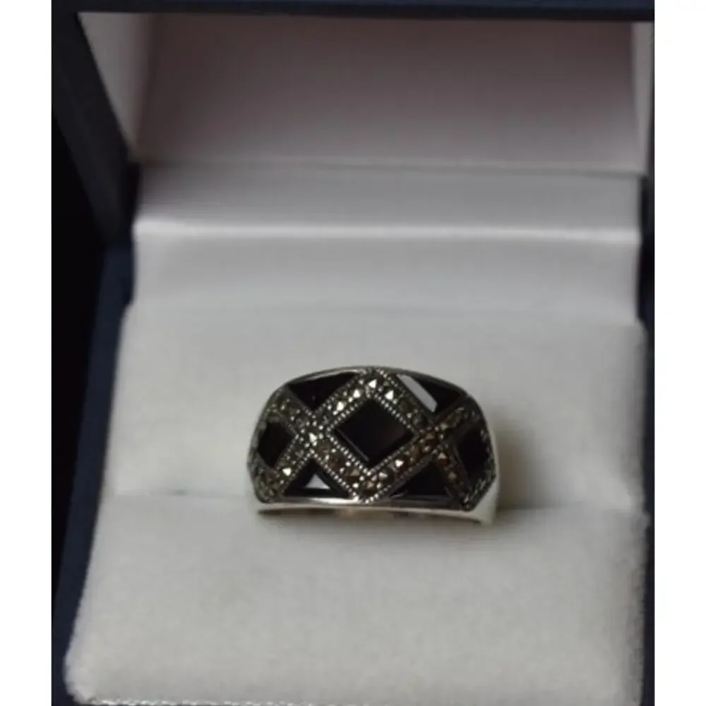 925 Sterling Silver Black Nephrite & Marcasites Ring Size 8